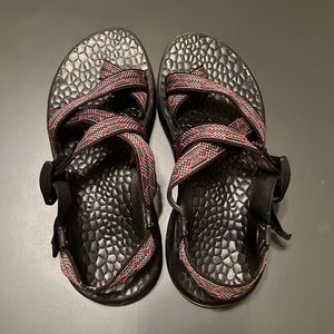 Chaco Women’s Sandal size 7 - Black red and grey threading